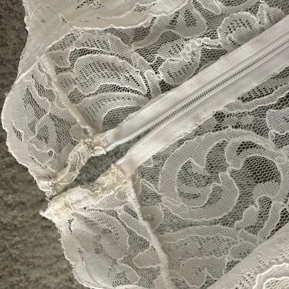 Elegant White Lace Dress with Belt - Picture 10 of 12